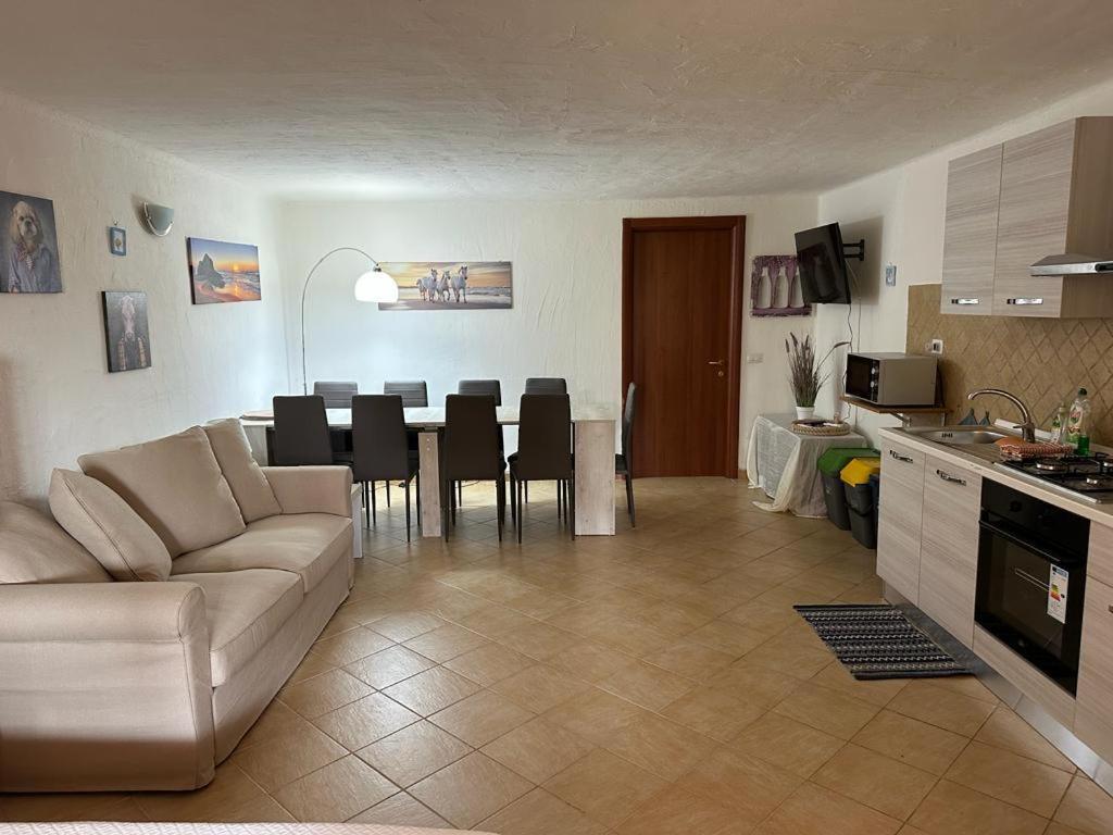 Lightblue-Celeste Central Apartment In Porto Rotondo Luaran gambar